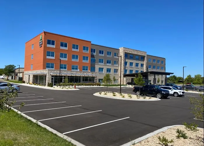 Holiday Inn Express & Suites - Madison West - Middleton By Ihg