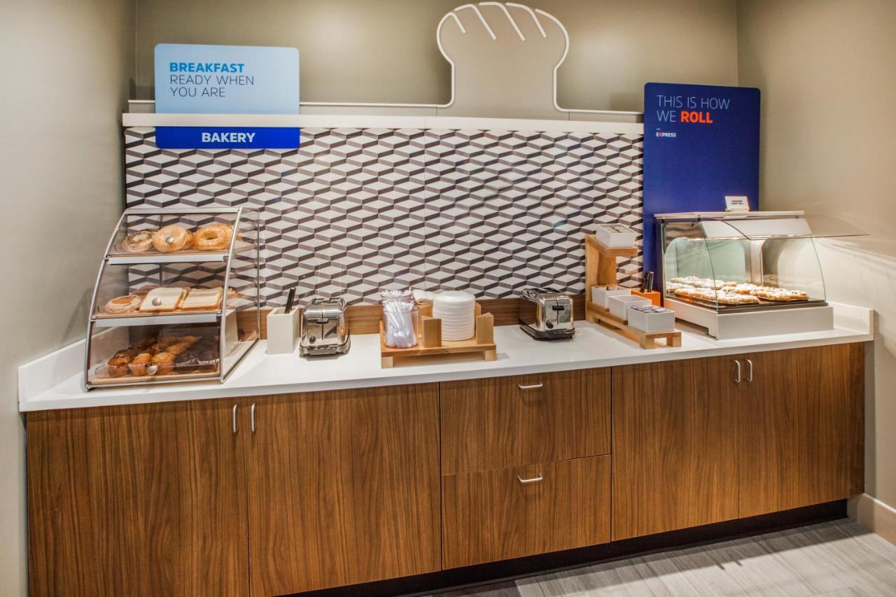 Express & - Madison West - By Ihg
