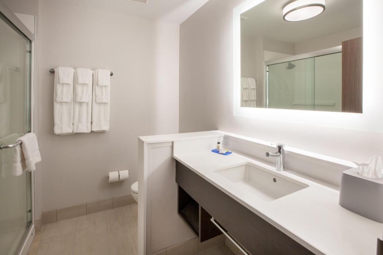 Express & - Madison West - By Ihg Hotel