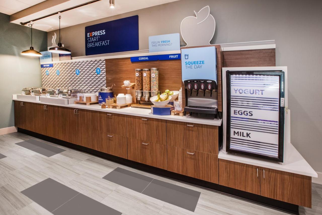 Express & - Madison West - By Ihg Hotel