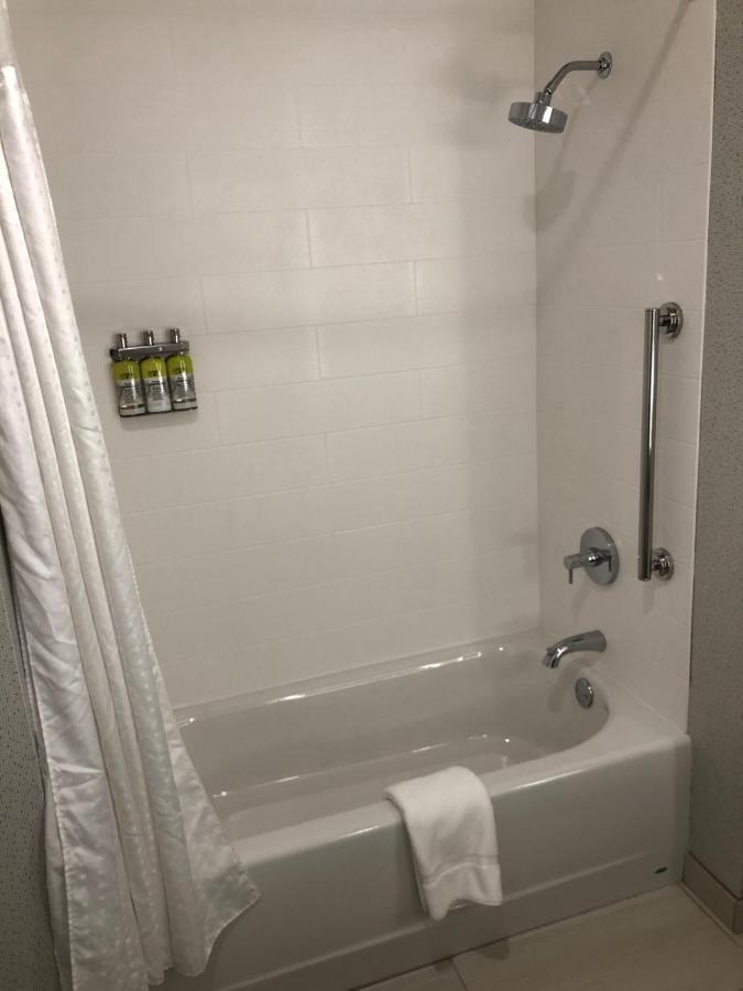 Express & - Madison West - By Ihg Hotel 3*