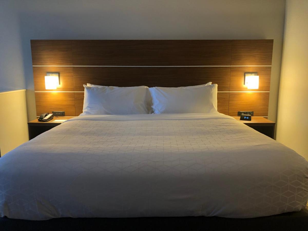 Express & - Madison West - By Ihg Hotel Middleton