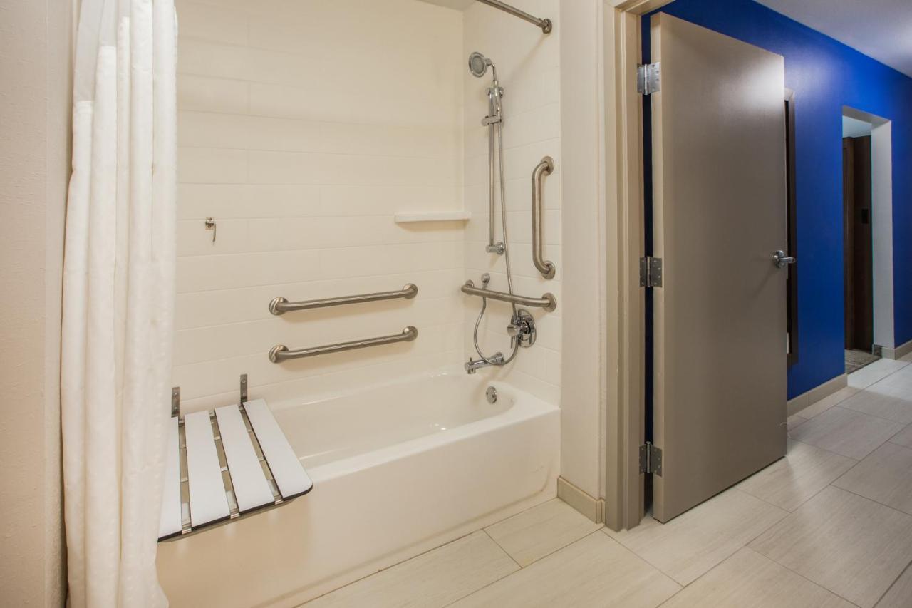 Hotel Express & - Madison West - By Ihg Middleton