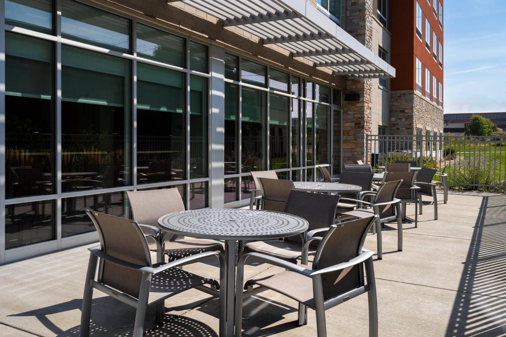 Express & - Madison West - By Ihg Hotel