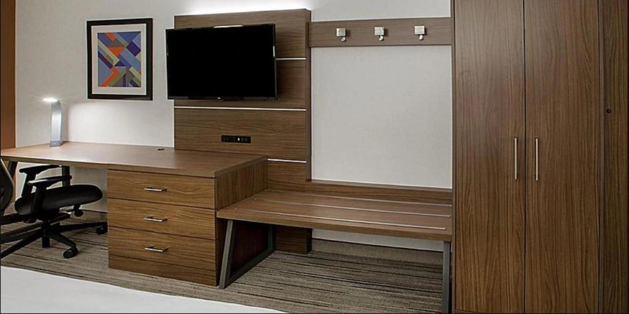 Hotel Express & - Madison West - By Ihg 3*
