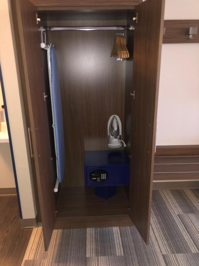 Express & - Madison West - By Ihg Hotel Middleton